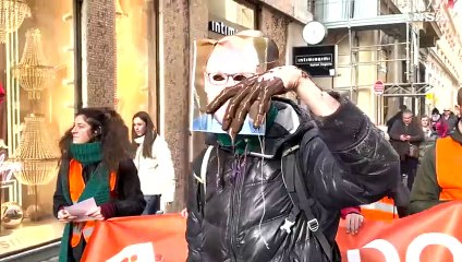 Blitz ambientalisti a Roma, con faccia Meloni e Fontana