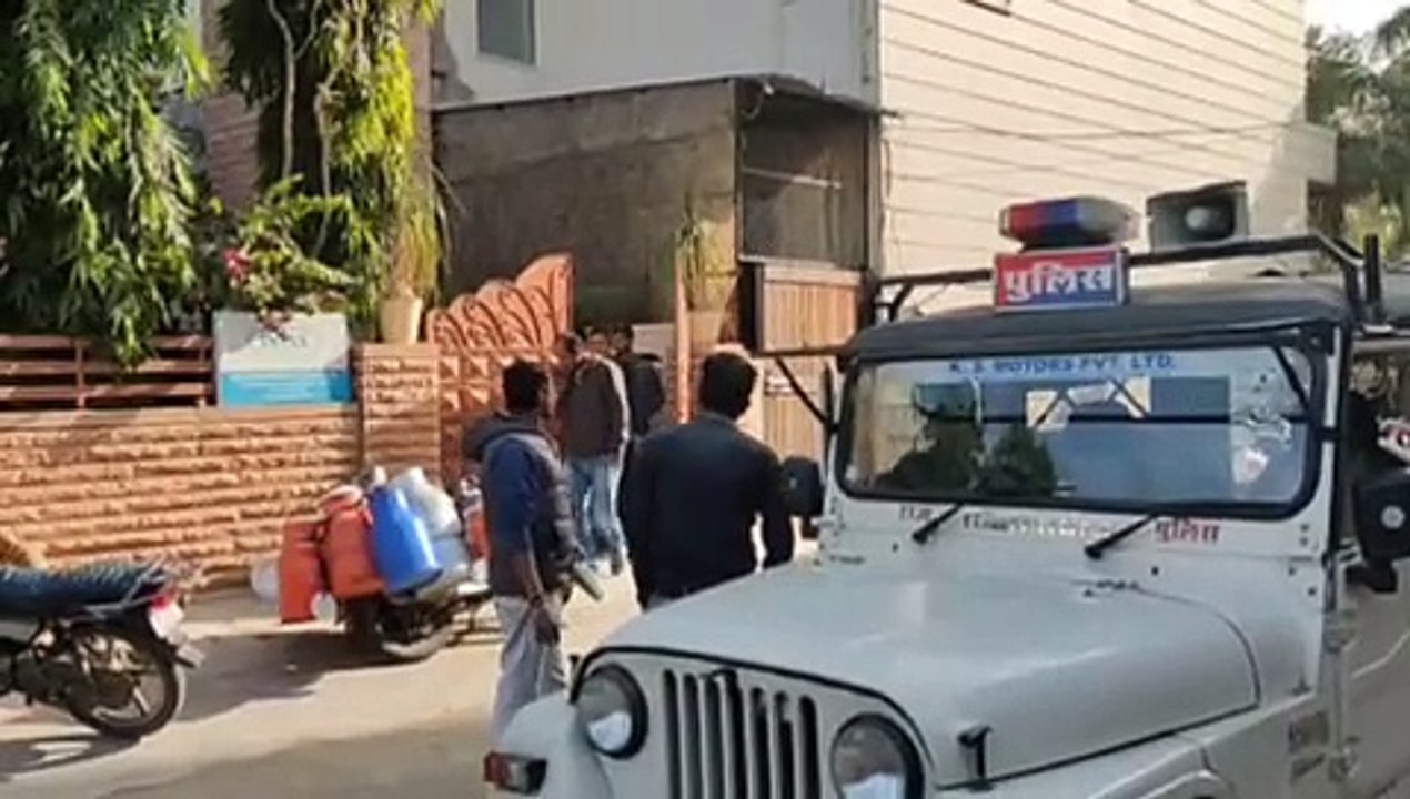 गांवों में बेचनी थी 'नॉट फॉर सेल' लिखी दवाइयां