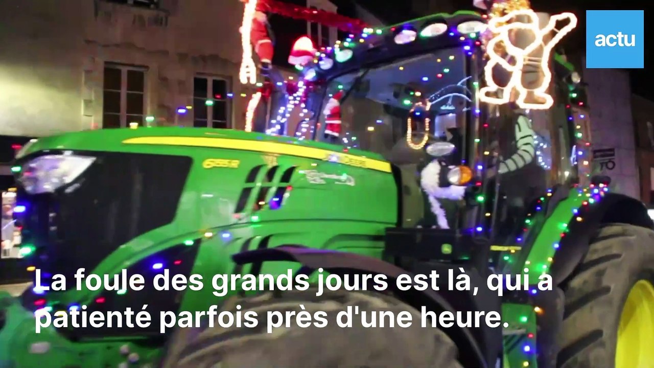 À Argentan, une impressionnante parade de tracteurs décorés pour Noël
