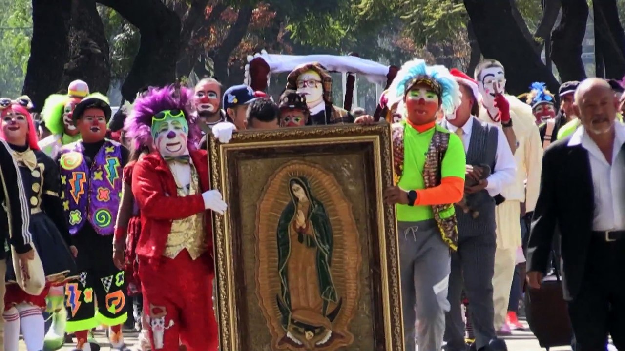 Mexiko-Stadt: Fröhliches Pilgern mit bunten Farben und Musik