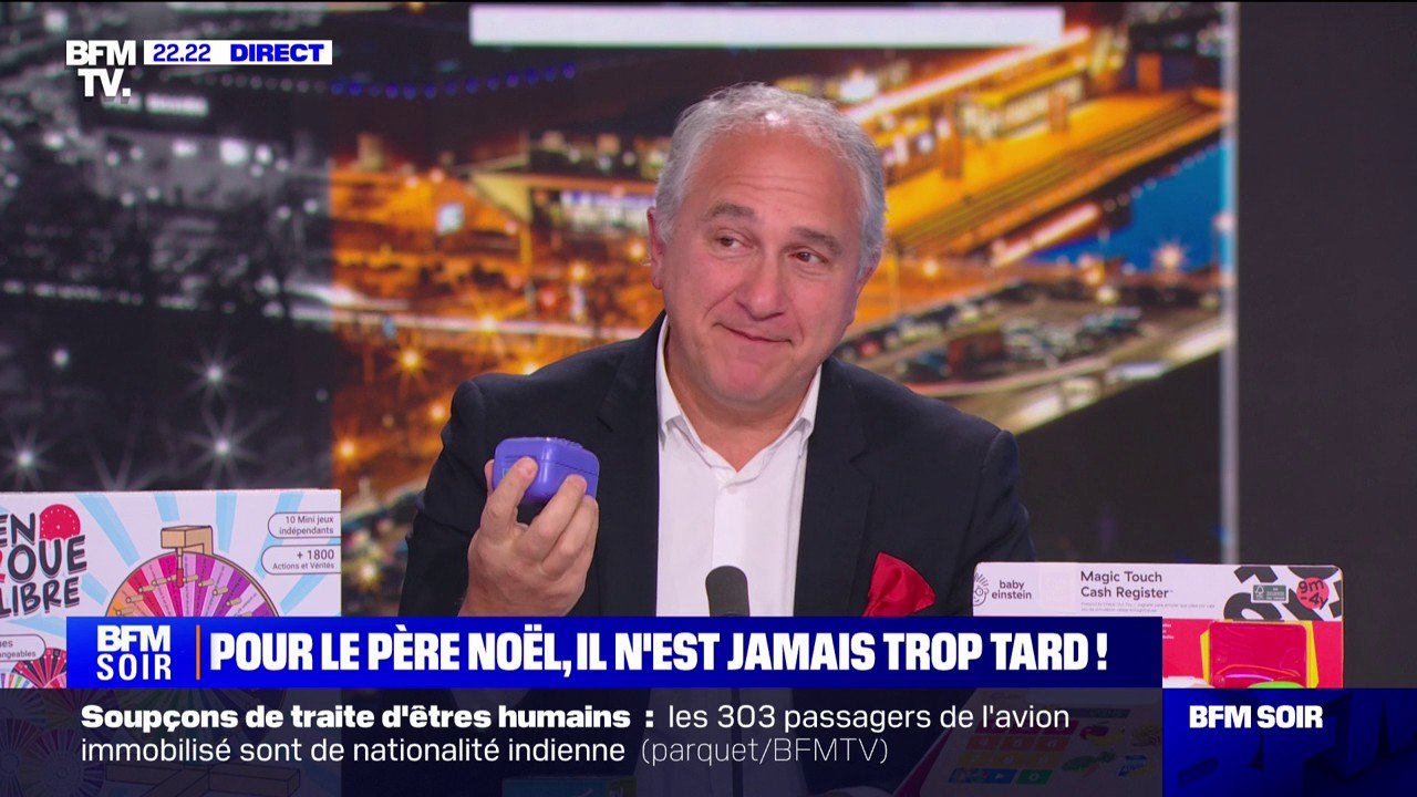 "Bitzee", "En roue libre", conteuse interactive pour enfants...:Franck Mathais, porte-parole de JouéClub, présente quelques-uns des jeux et jouets les plus vendus à Noël