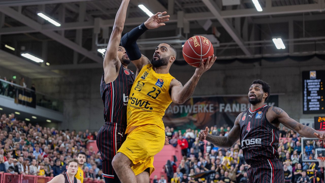 Tigers Tübingen halten Bamberg Baskets in Schach