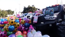 Policía de Guadalajara se viste de Santa y entrega  juguetes a colonias más necesitadas del municipio