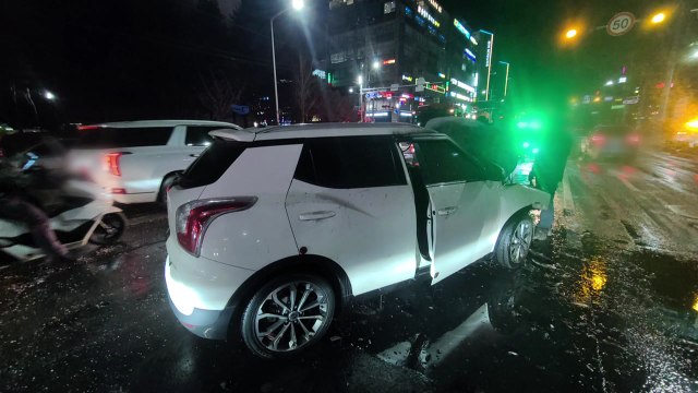 남양주에서 승용차가 SUV 들이받아... 만취 상태로 운전 / YTN