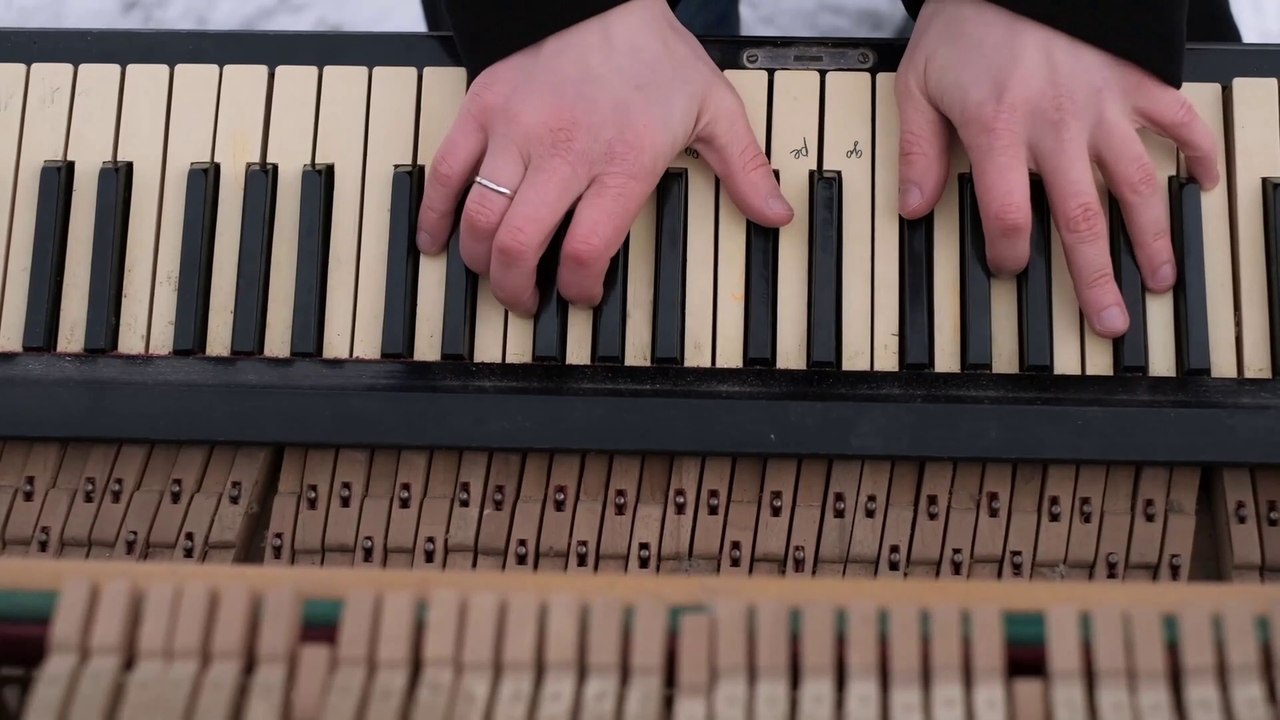 CLASSICAL MUSICS: RECORDINGS OF GREAT PIANO'S CHORDS LIKE  BACH-HAENDEL-BEETHOVEN'S-MOZART's.