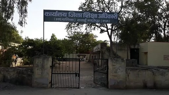 वोटों के फेर में बांटे दिए स्मार्टफोन, मेधावी छात्राएं लैपटॉप का करती रही इंतजार