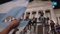 Arjantin'de kemer sıkma kararlarına karşı binlerce kişi sokağa çıktı