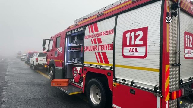 Şanlıurfa'da otobüs ve 2 TIR çarpıştı: Ölü ve yaralılar var