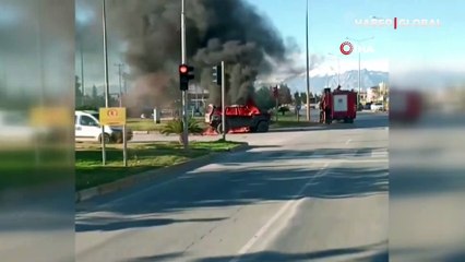 Antalya'da otomobil bomba gibi patladı