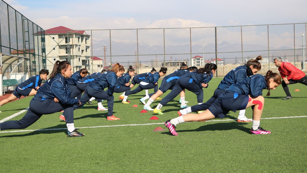 Yüksekova Kadın Futbol Takımı'nın hedefi 1'inci Lig