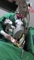Çin’de doktorun ameliyat sırasında hastaya yumruk attığı anlar ortaya çıktı