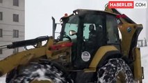 Hakkari'de Kar Yağışı: 34 Yerleşim Yerinin Yolu Ulaşıma Kapandı