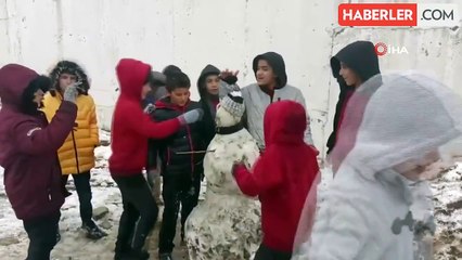 Adıyaman'ın yüksek rakımlı Sincik ilçesinde çocuklar karın keyfini çıkardı