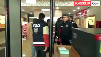 Karaman'da köy muhtarı ile boşanma aşamasındaki eşinin babası birbirini bıçaklayarak ağır yaraladı