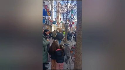 Caddeden geçenlere saldırıp küfür edince böyle gözaltına alındı