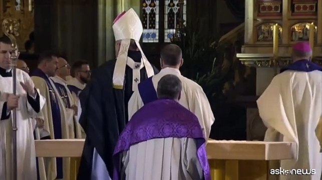 Strage Praga, omaggio alle vittime con la messa nella cattedrale