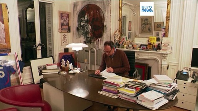 Aereo con a bordo 300 indiani bloccato in Francia: sospetto traffico di esseri umani