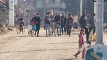 كاميرا #العربية ترصد مشاهد إخلاء سكان #مخيم_البريج لمنازلهم والاستعداد للنزوح إلى #دير_البلح بعد تحذير إسرائيلي #غزة #العربية