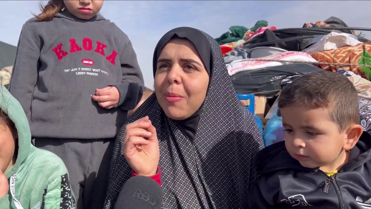 عائلات تفترش الأرض.. وانخفاض درجات الحرارة يزيد من معاناة النازحين بغزة