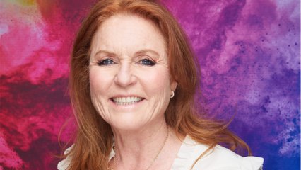 GALA VIDEO - Sarah Ferguson prête pour Noël : elle publie une adorable photo, des jouets plein les bras
