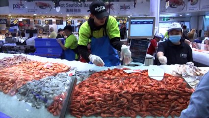 Shoppers flood seafood stores picking up Christmas lunch