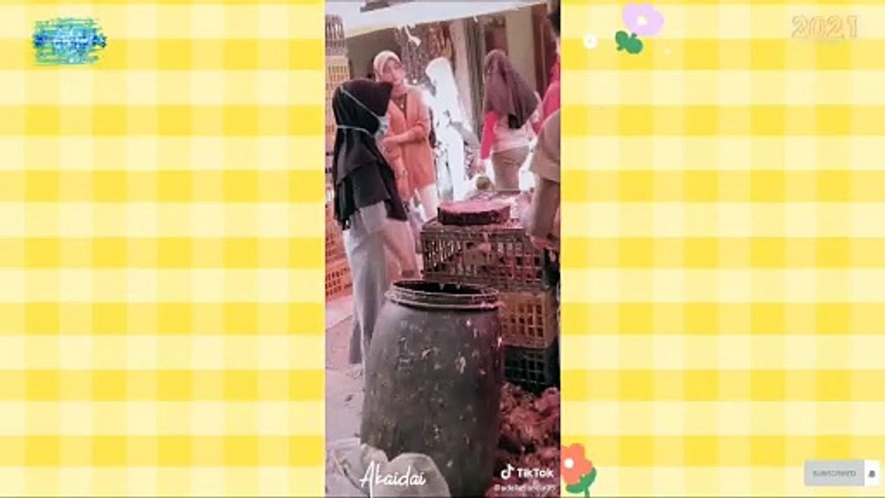 Cowok Baju Hitam Gadis Baju Merah Aduh MamaE