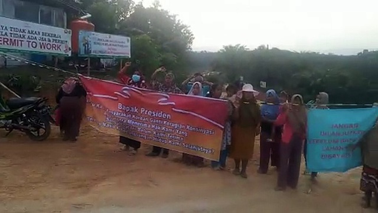 Video: Belum Dibayar, Warga Portal Jalan SPAM Sepaku ke IKN