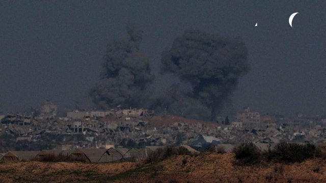 دخان متصاعد من وسط قطاع غزة