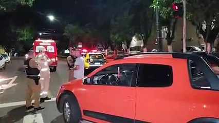 Idoso fratura o nariz ao ser atropelado por Saveiro no Centro