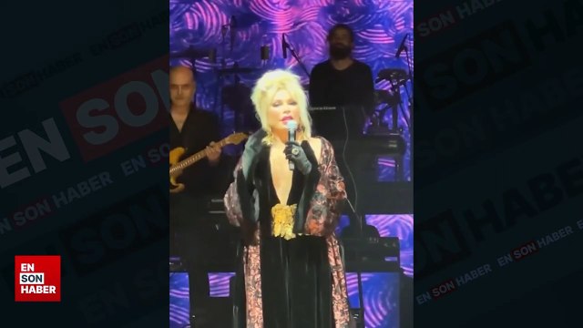 Ajda Pekkan konser öncesi şehitlerimizi sahne de andı