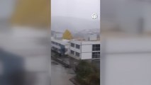 Safranbolu'da etkili olan fırtına nedeniyle bir okulun çatısı uçtu