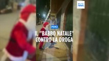 Perù: agente trevestito da Babbo Natale arresta trafficanti di droga