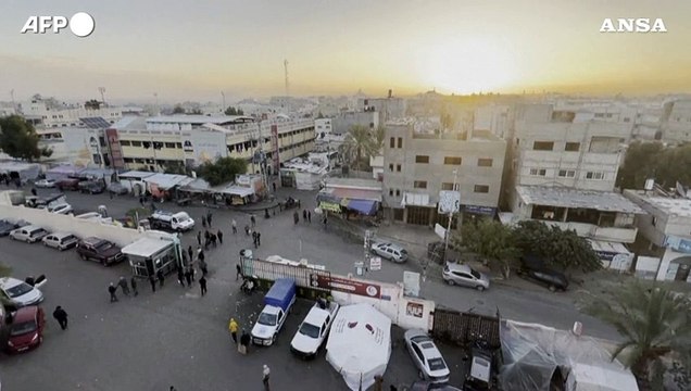 Gaza, raid su Khan Yunis: colonne di fumo si alzano in cielo