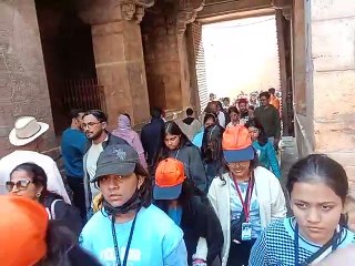 Watch Video: गुलजार पर्यटन स्थल: समा नहीं रहे सैलानी