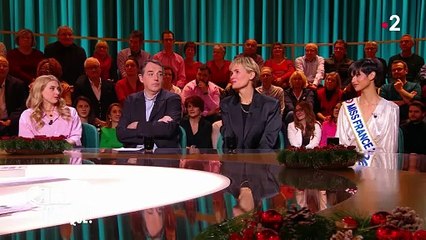 "C'est la première fois de ma vie que je pleure à la télévision" : Judith Godrèche en larmes face à Léa Salamé dans "Quelle époque!"