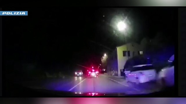 Fano, non si ferma all'alt: la folle corsa sulla statale inseguito dalla Polizia