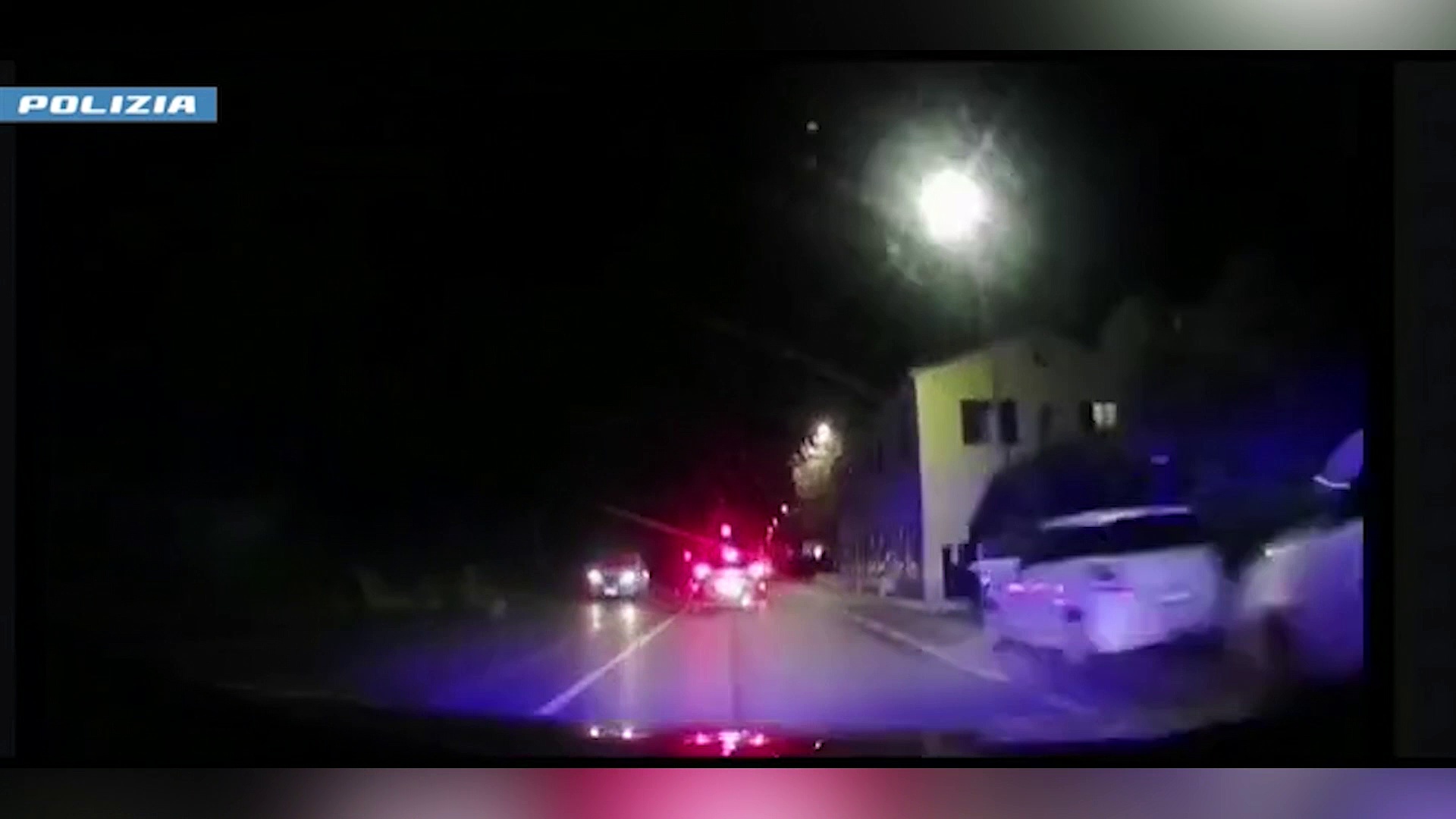 Video Fano, non si ferma all'alt: la folle corsa sulla statale inseguito dalla Polizia