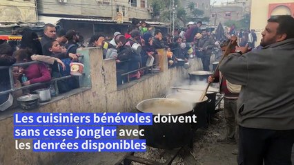 À Gaza, où la faim tenaille, ruée sur les rations alimentaires