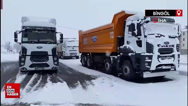 Bingöl Karlıova’da ilçe tamamen beyaza büründü