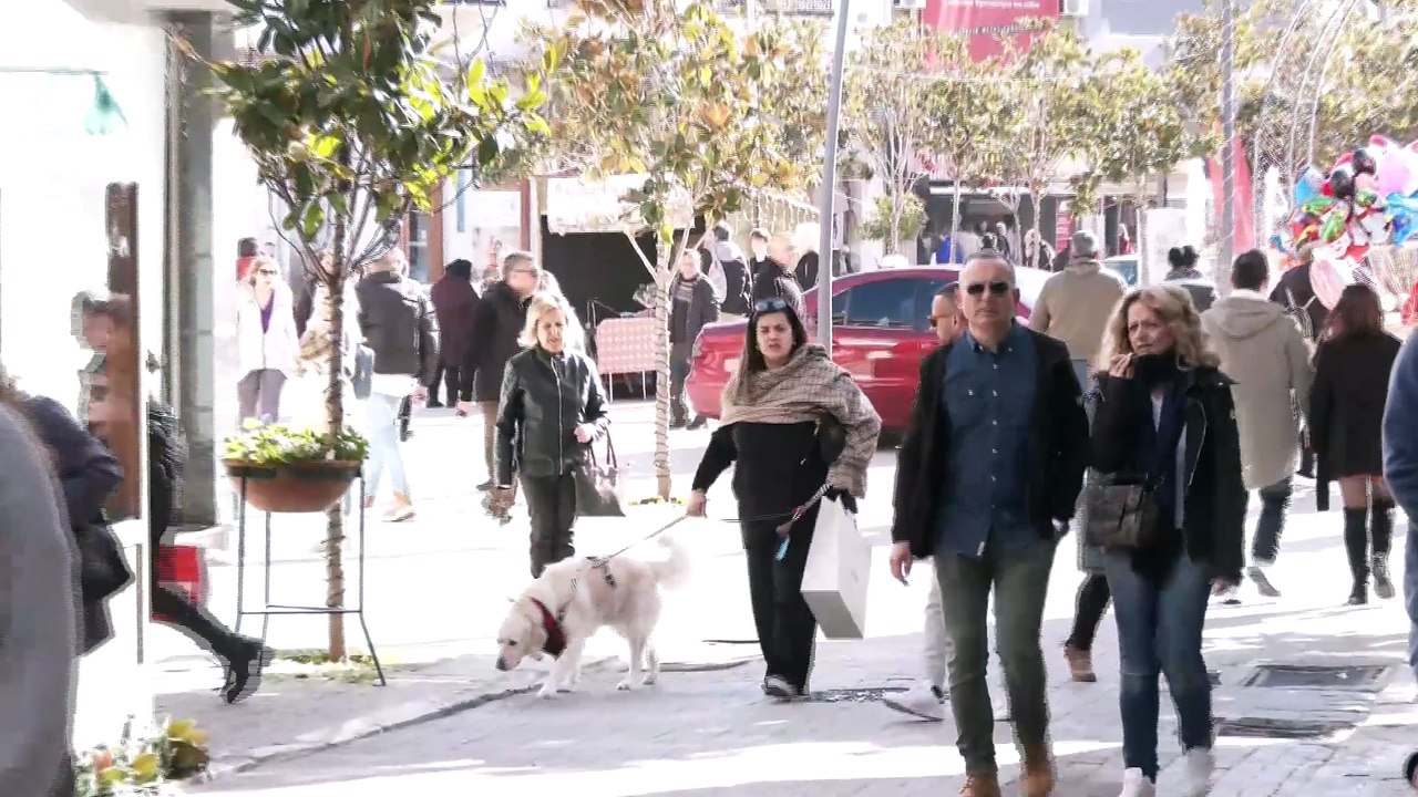 Πλημμύρισε με κόσμο το κέντρο της Λαμίας - Οι π...