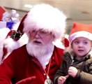 Ce Père Noël apprend que cette petite fille est sourde et commence à échanger avec elle en langue des signes !