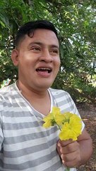 ‘Feliz Navidad hasta el cielo’: Jona Osorto lleva flores de monte a ‘Mamita’