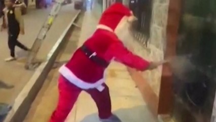 Un policía disfrazado de Papá Noel detiene a dos narcos en Perú