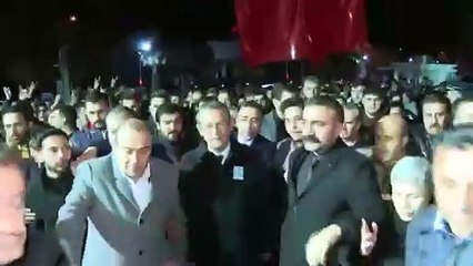 Özel'in de katıldığı cenazede şehit yakını: Bırakın yasımızı yaşayalım