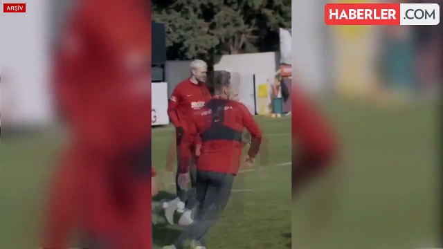 Maçta direğe çarpan Icardi'nin elmacık kemiği kırıldı