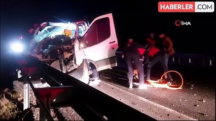 Uşak'ta kamyon ve kamyonetin karıştığı kazada 1 kişi hayatını kaybetti