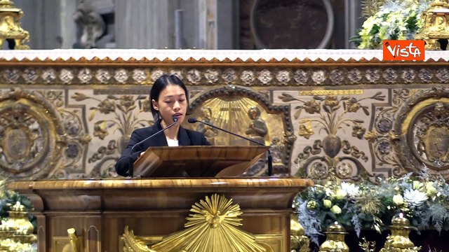 La messa della notte di Natale nella Basilica di San Pietro le immagini