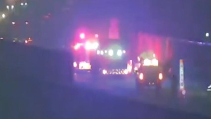 수원 광명 고속도로서 승용차 불...한때 일부 도로통제 / YTN