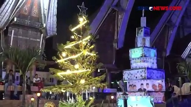 Unik, Pohon Natal Ini Terbuat dari Hasil Daur Ulang Sampah