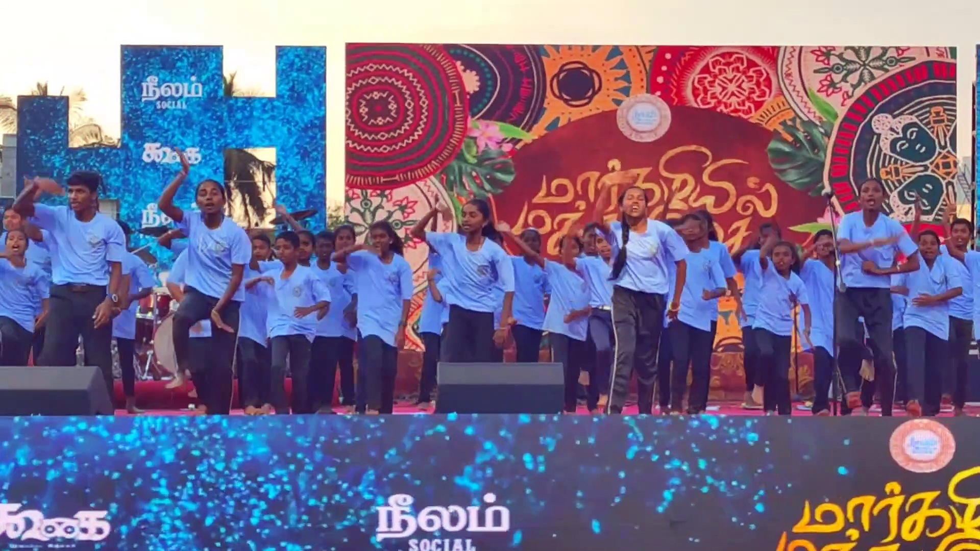 ஓசூரில் முதன்முறையாக நடைப்பெற்ற மார்கழியில் மக்களிசை, திரளான ரசிகர்கள் பங்கேற்பு